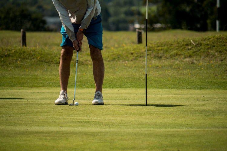  Cách Cầm Gậy Putter Để Cải Thiện Độ Chính Xác Trên Sân Golf